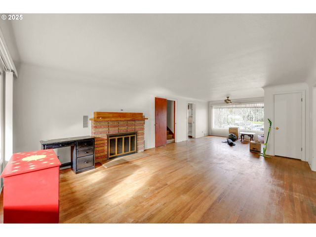 605 FULVUE Dr, Eugene, OR 97405