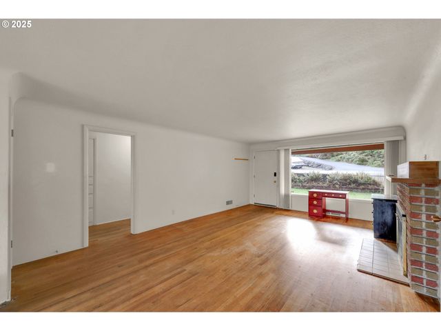 605 FULVUE Dr, Eugene, OR 97405