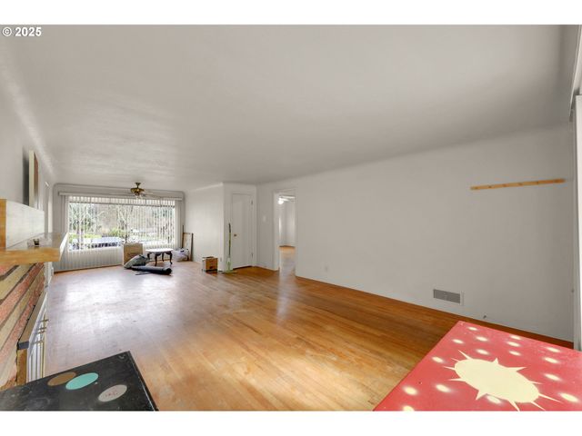 605 FULVUE Dr, Eugene, OR 97405