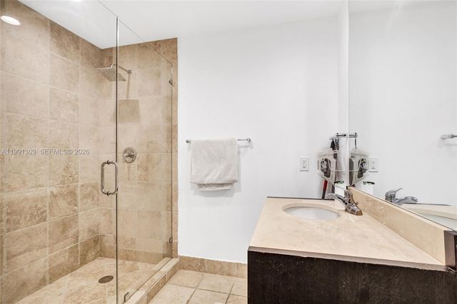 18201 Collins Ave 2007, Sunny Isles Beach, FL 33160