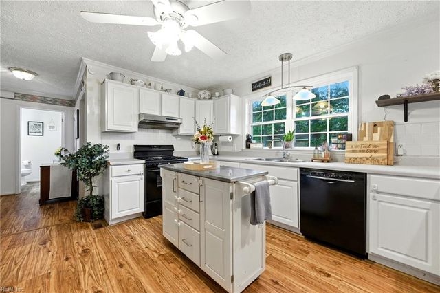 6 Misty Creek LN, Hampton, VA 23669