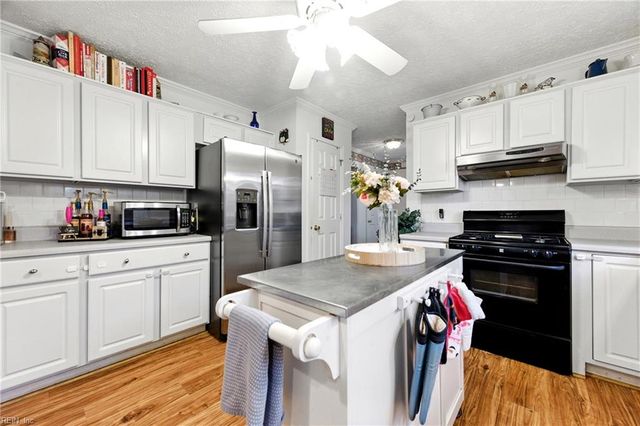 6 Misty Creek LN, Hampton, VA 23669