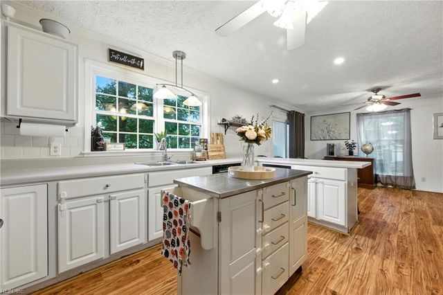 6 Misty Creek LN, Hampton, VA 23669