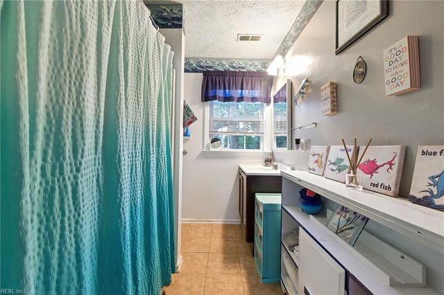 6 Misty Creek LN, Hampton, VA 23669