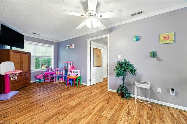 6 Misty Creek LN, Hampton, VA 23669