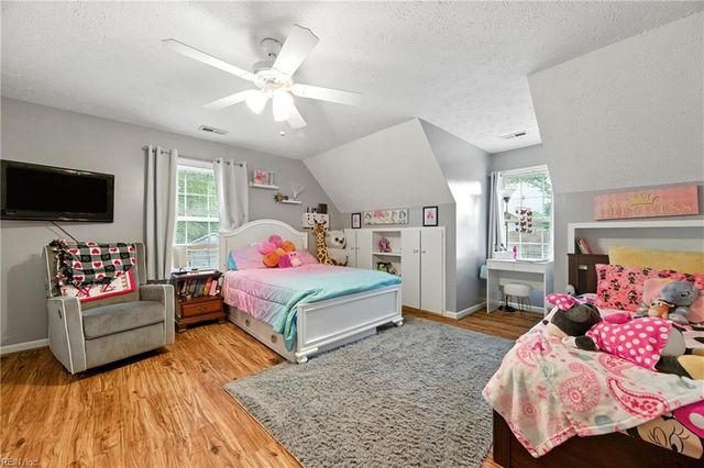 6 Misty Creek LN, Hampton, VA 23669
