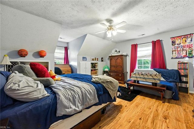 6 Misty Creek LN, Hampton, VA 23669