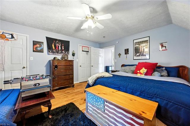 6 Misty Creek LN, Hampton, VA 23669