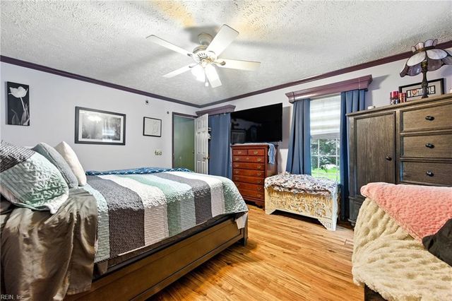 6 Misty Creek LN, Hampton, VA 23669