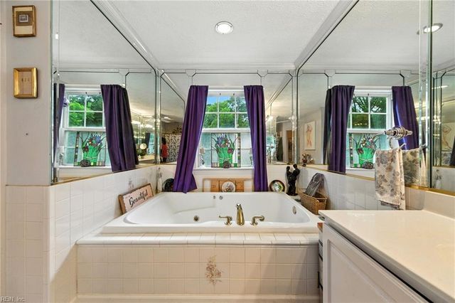 6 Misty Creek LN, Hampton, VA 23669