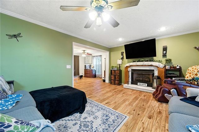 6 Misty Creek LN, Hampton, VA 23669