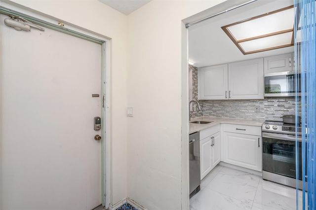 9700 STARKEY ROAD 113, Seminole, FL 33777