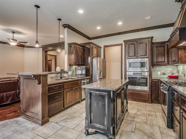 957 County Street 2982, Blanchard, OK 73010