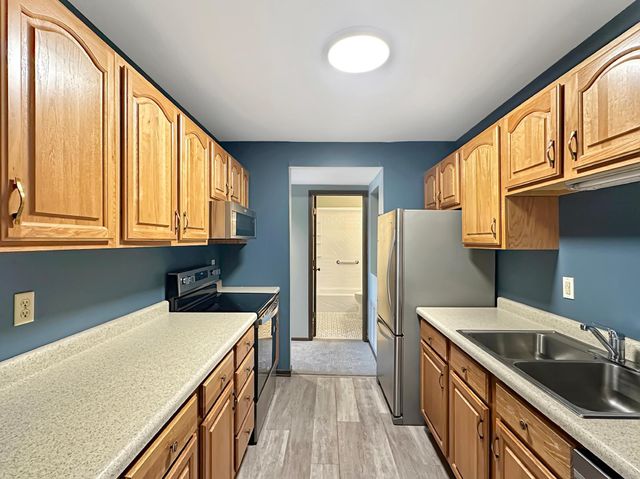 122 Demont Avenue E 358, Little Canada, MN 55117