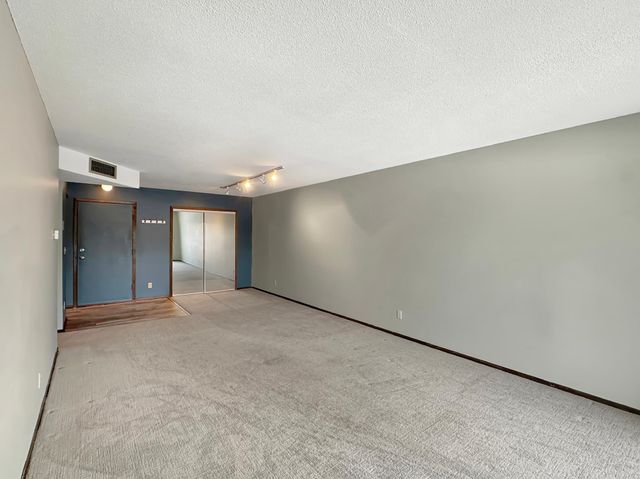 122 Demont Avenue E 358, Little Canada, MN 55117