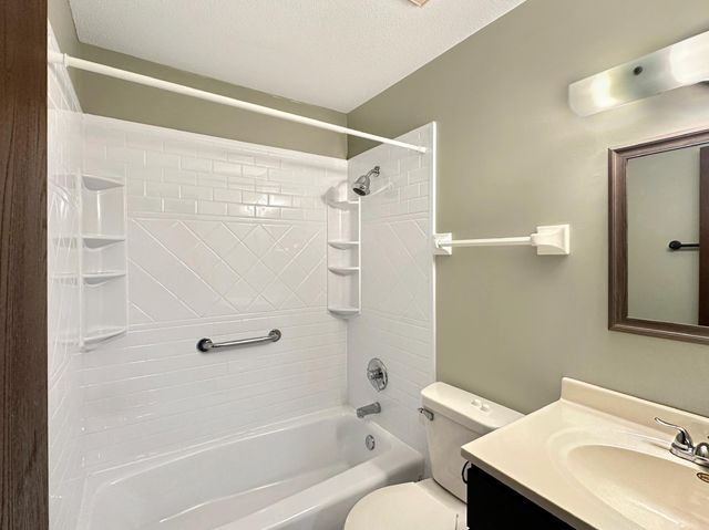 122 Demont Avenue E 358, Little Canada, MN 55117