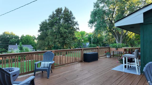3031 Sunnyside Drive, Manhattan, KS 66502