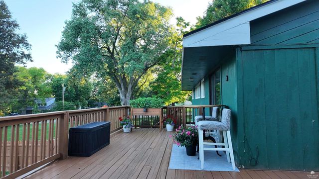 3031 Sunnyside Drive, Manhattan, KS 66502