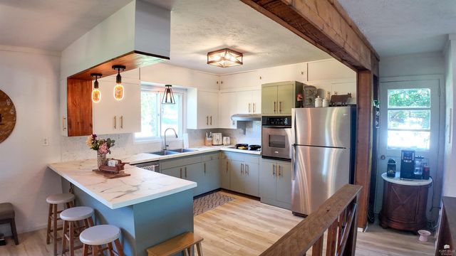 3031 Sunnyside Drive, Manhattan, KS 66502