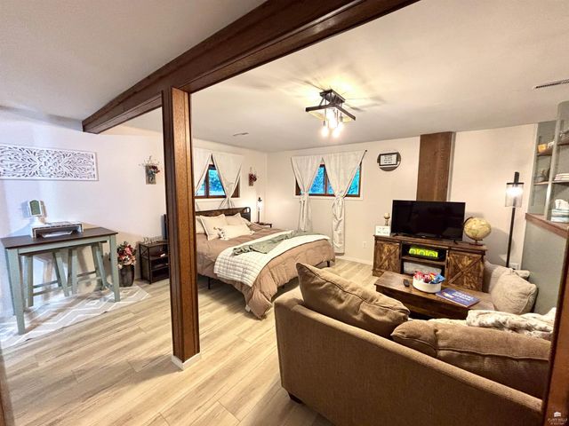 3031 Sunnyside Drive, Manhattan, KS 66502