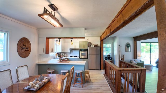 3031 Sunnyside Drive, Manhattan, KS 66502