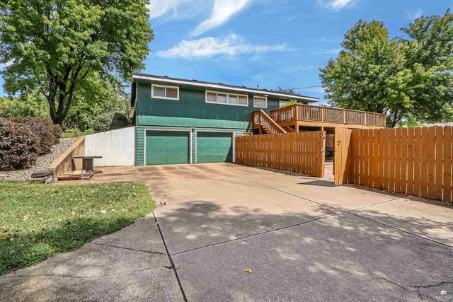 3031 Sunnyside Drive, Manhattan, KS 66502