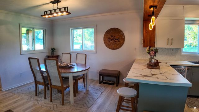3031 Sunnyside Drive, Manhattan, KS 66502