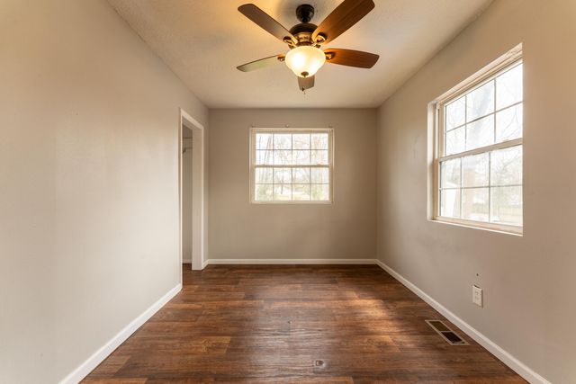 1330 N Fulbright Avenue, Springfield, MO 65802