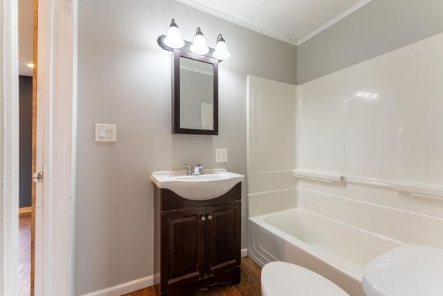 1330 N Fulbright Avenue, Springfield, MO 65802