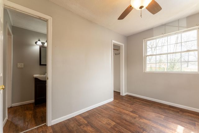 1330 N Fulbright Avenue, Springfield, MO 65802