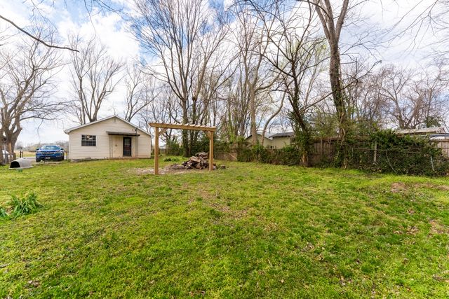 1330 N Fulbright Avenue, Springfield, MO 65802