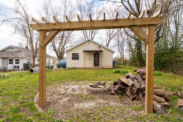 1330 N Fulbright Avenue, Springfield, MO 65802