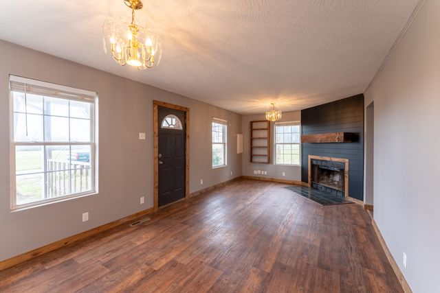 1330 N Fulbright Avenue, Springfield, MO 65802