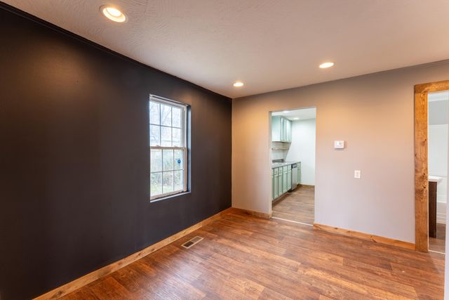 1330 N Fulbright Avenue, Springfield, MO 65802