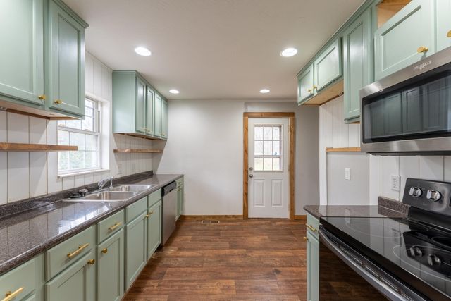 1330 N Fulbright Avenue, Springfield, MO 65802