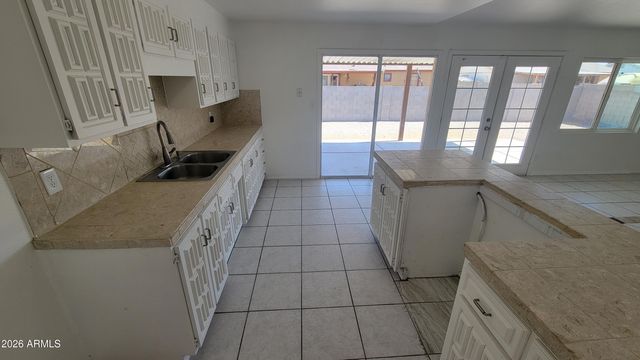 8017 W MEADOWBROOK Avenue, Phoenix, AZ 85033