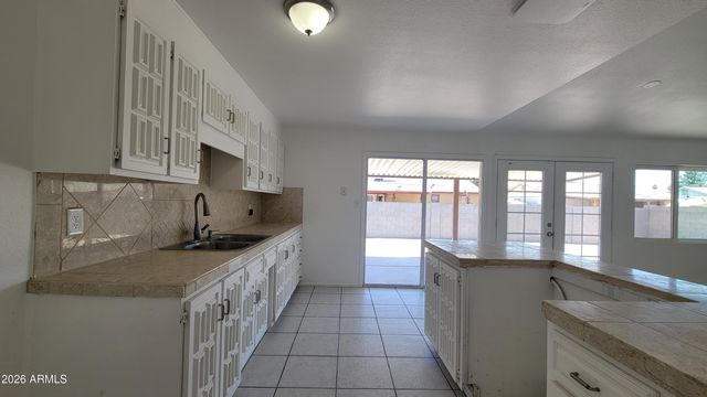 8017 W MEADOWBROOK Avenue, Phoenix, AZ 85033