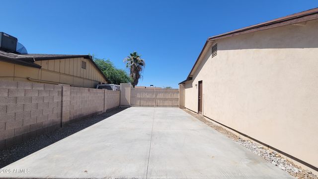 8017 W MEADOWBROOK Avenue, Phoenix, AZ 85033