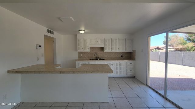 8017 W MEADOWBROOK Avenue, Phoenix, AZ 85033