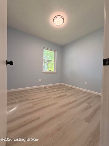 10107 McNeely Lake Dr, Louisville, KY 40229