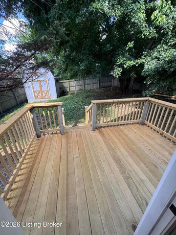 10107 McNeely Lake Dr, Louisville, KY 40229