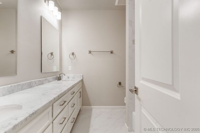 2704 W Twin Oaks Street, Broken Arrow, OK 74012