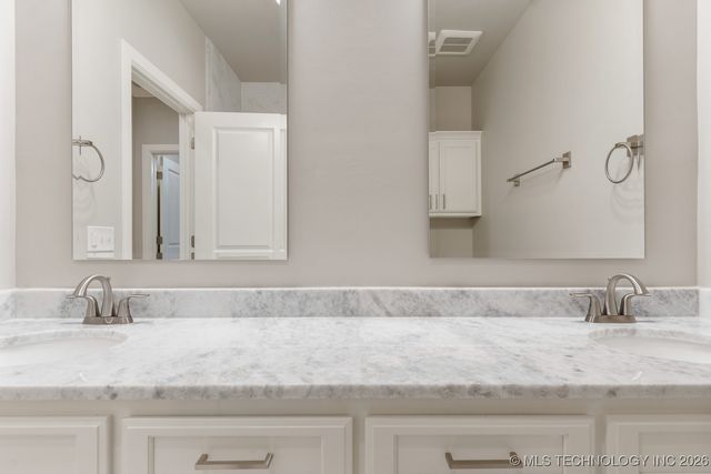 2704 W Twin Oaks Street, Broken Arrow, OK 74012