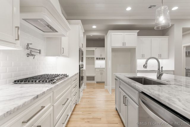 2704 W Twin Oaks Street, Broken Arrow, OK 74012