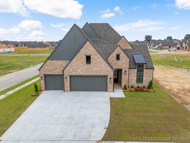 2704 W Twin Oaks Street, Broken Arrow, OK 74012