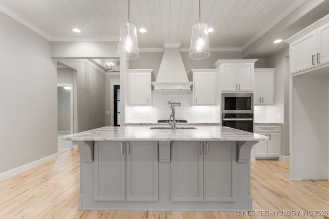 2704 W Twin Oaks Street, Broken Arrow, OK 74012