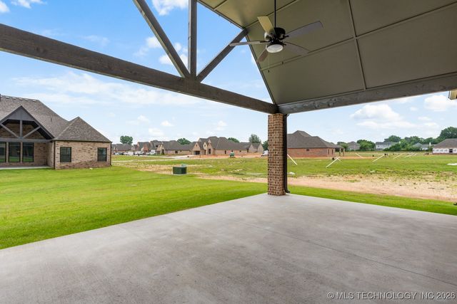 2704 W Twin Oaks Street, Broken Arrow, OK 74012