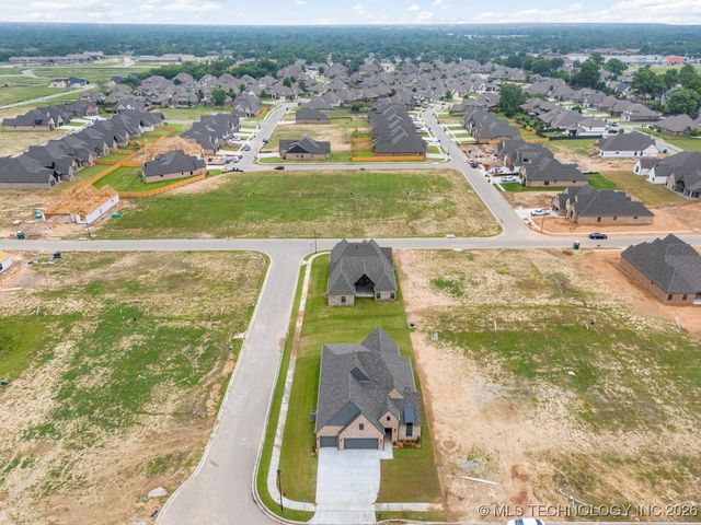 2704 W Twin Oaks Street, Broken Arrow, OK 74012