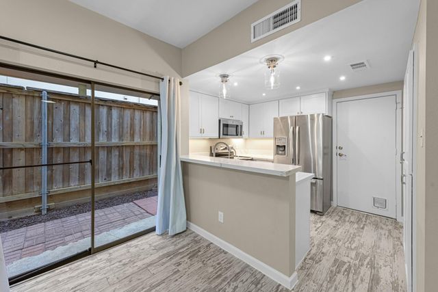 1829 Augusta Drive 28, Houston, TX 77057