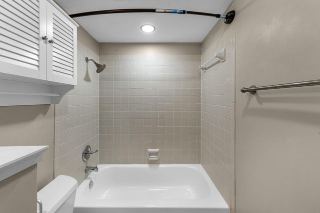 1829 Augusta Drive 28, Houston, TX 77057